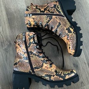Madden Girl Snake Skin Zip Up Combat Boots Size 8